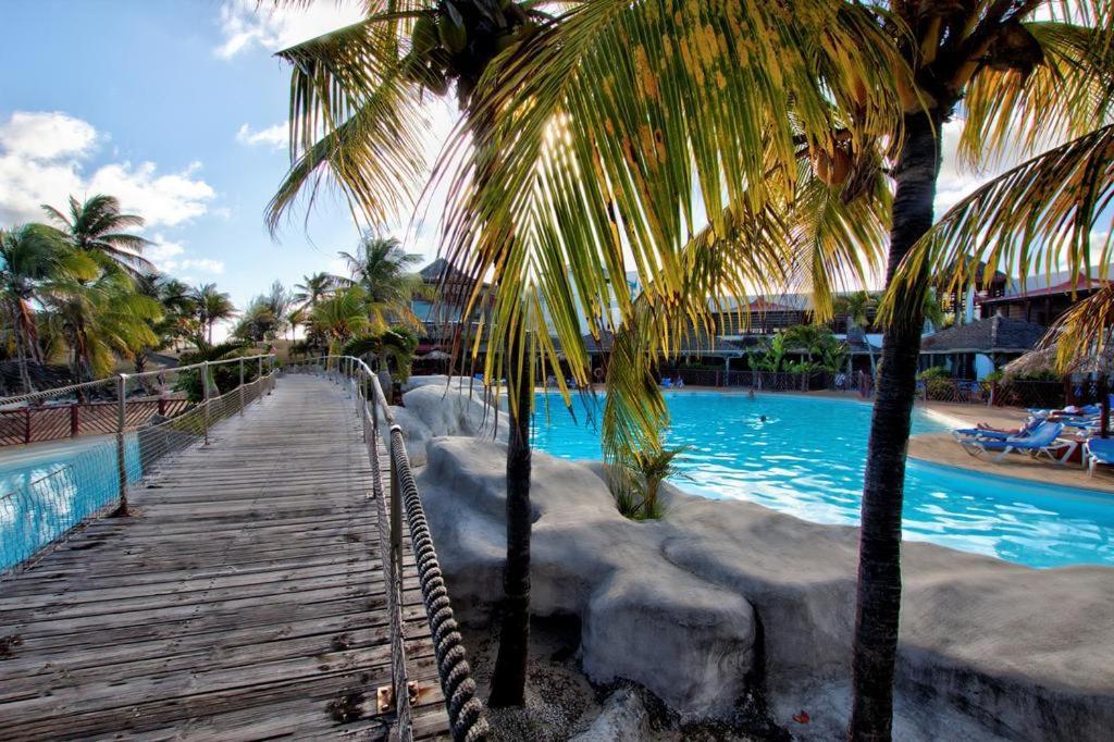 Romantique Et Bel Appartement En Bord De La Mer, Piscine Surveillee Et Belle Plage A 50M Saint-Francois  Exterior photo